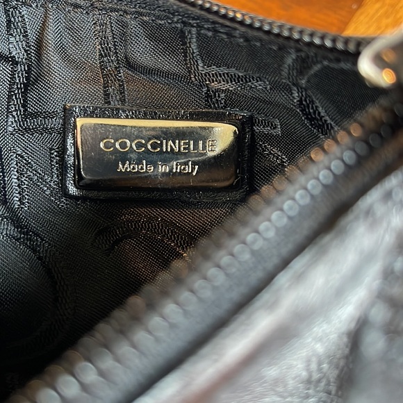 VINTAGE NEVER WORN (WITH TAGS) COCCINELLE BLACK LEATHER WRISTLET - Picture 8 of 8